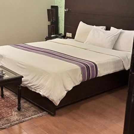 Hira Guest House Karachi Bagian luar foto