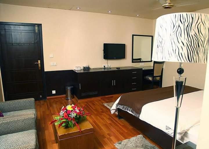Hira Guest House Karachi Bagian luar foto