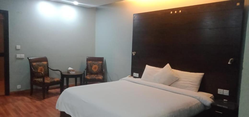 Hira Guest House Karachi Bagian luar foto
