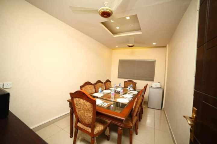 Hira Guest House Karachi Bagian luar foto