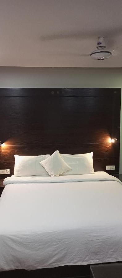 Hira Guest House Karachi Bagian luar foto