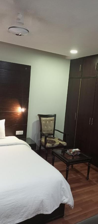 Hira Guest House Karachi Bagian luar foto