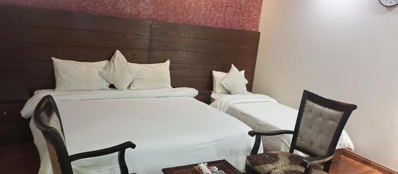 Hira Guest House Karachi Bagian luar foto
