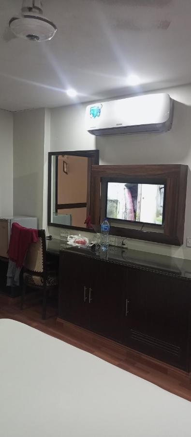 Hira Guest House Karachi Bagian luar foto