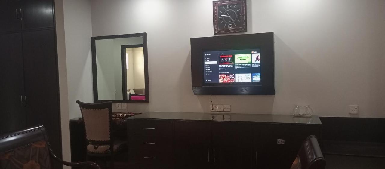 Hira Guest House Karachi Bagian luar foto